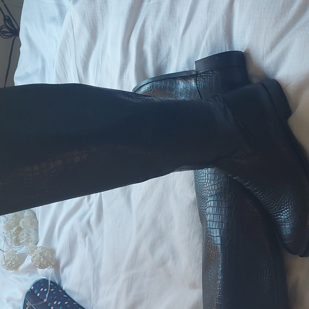 Ladies Boots - Picture 2 of 3